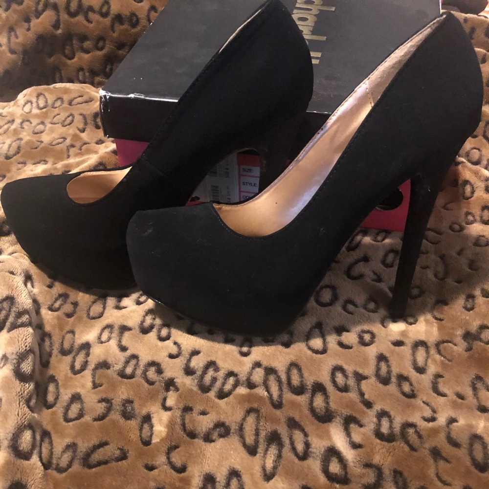 Black pumps size 8